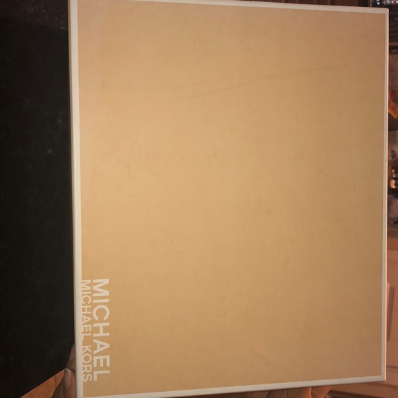 Micheal Kors leather heels - Picture 4 of 4